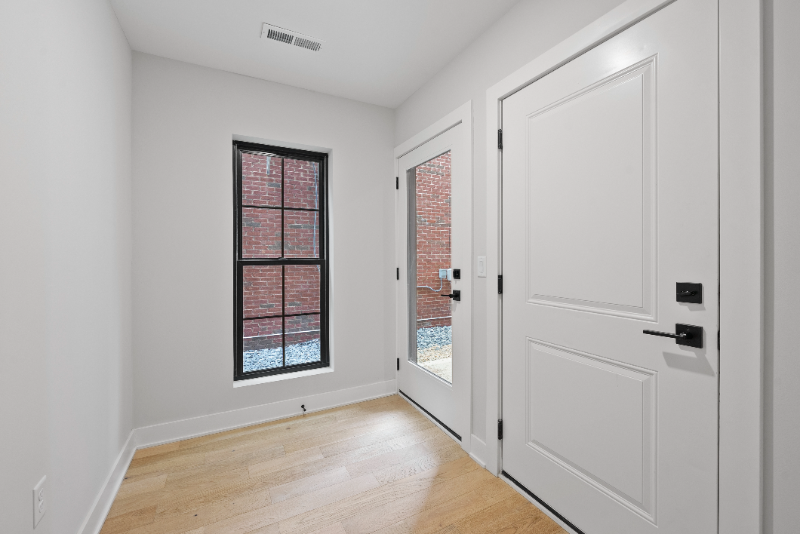 422 Jackson St - Photo 4 of 19