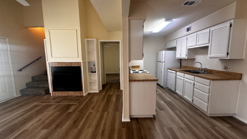 110 Peachtree Ct #B - Photo 3 of 9