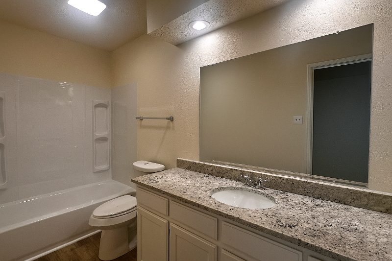110 Peachtree Ct #B - Photo 7 of 9