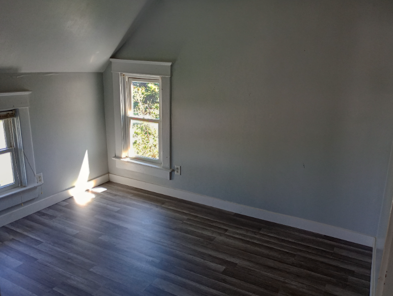 1324 11th Ave Se #2 - Photo 3 of 5