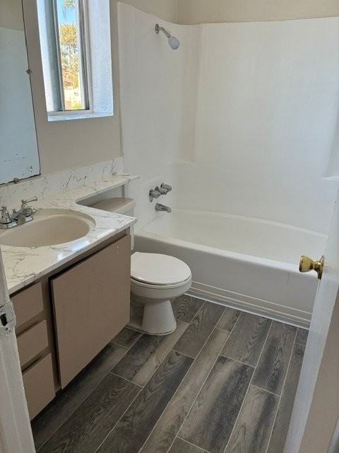 995 N Mollison Ave #25 - Photo 5 of 6