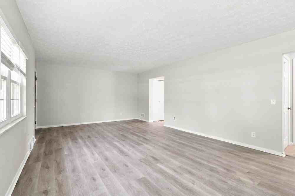 4614 N 4th St - Photo 4 of 17