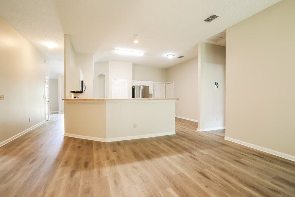 9250 Hawks Point Dr - Photo 4 of 16
