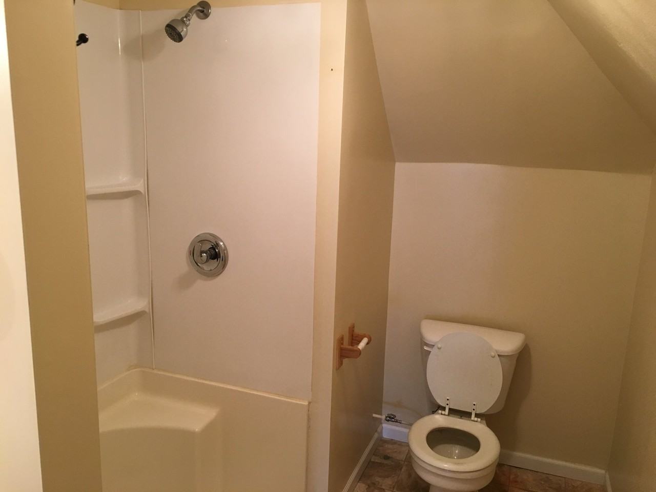 930W W Poplar St #C - Photo 2 of 9