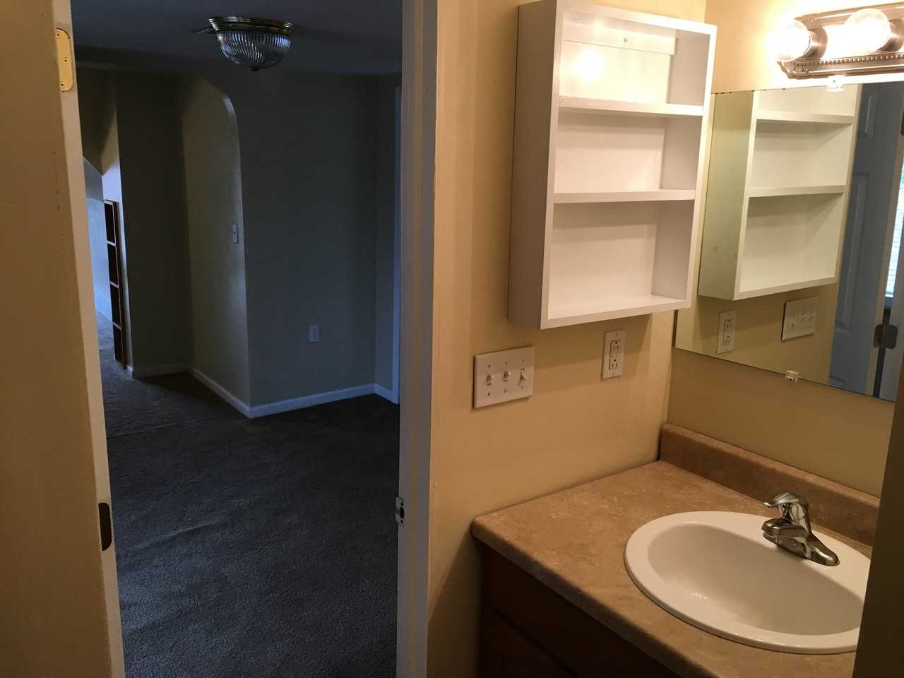 930W W Poplar St #C - Photo 3 of 9