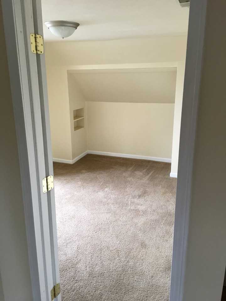 930W W Poplar St #C - Photo 4 of 9