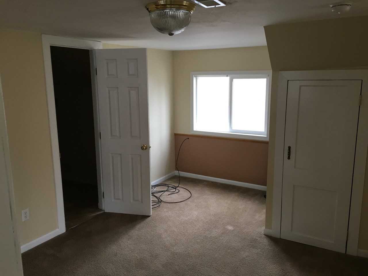 930W W Poplar St #C - Photo 6 of 9