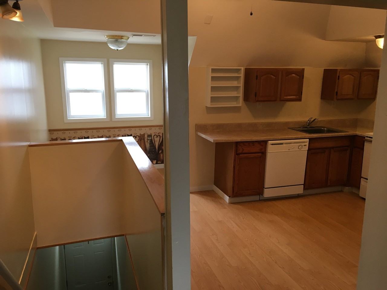 930W W Poplar St #C - Photo 7 of 9