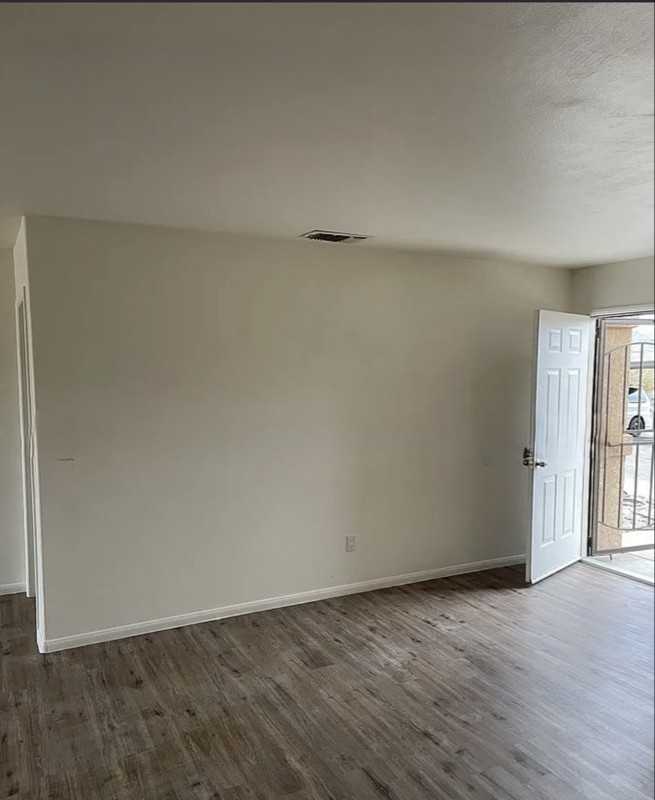 73556 Sunnyslope Dr #D - Photo 3 of 13