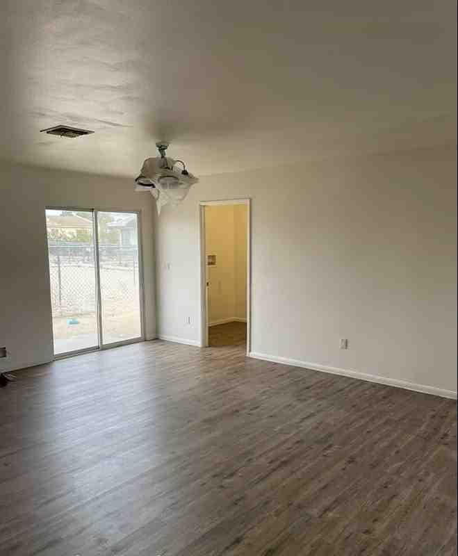 73556 Sunnyslope Dr #D - Photo 4 of 13