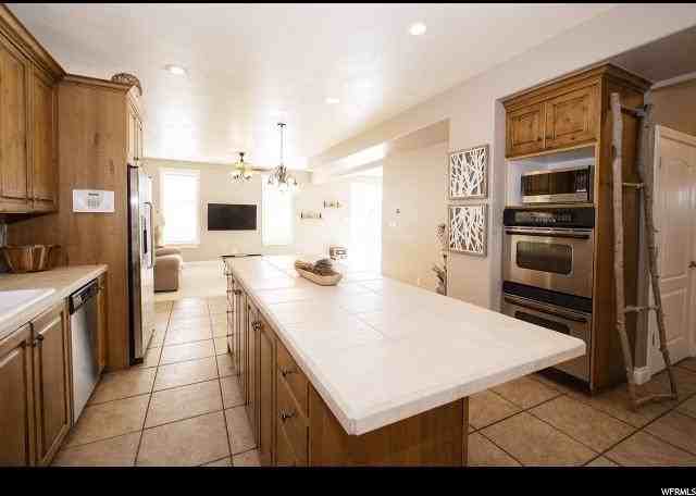 1353 S Somerset Dr - Photo 2 of 50