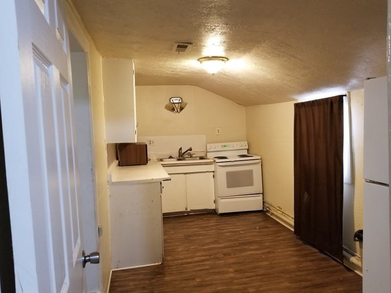 527 Swenson Ave - Photo 5 of 19