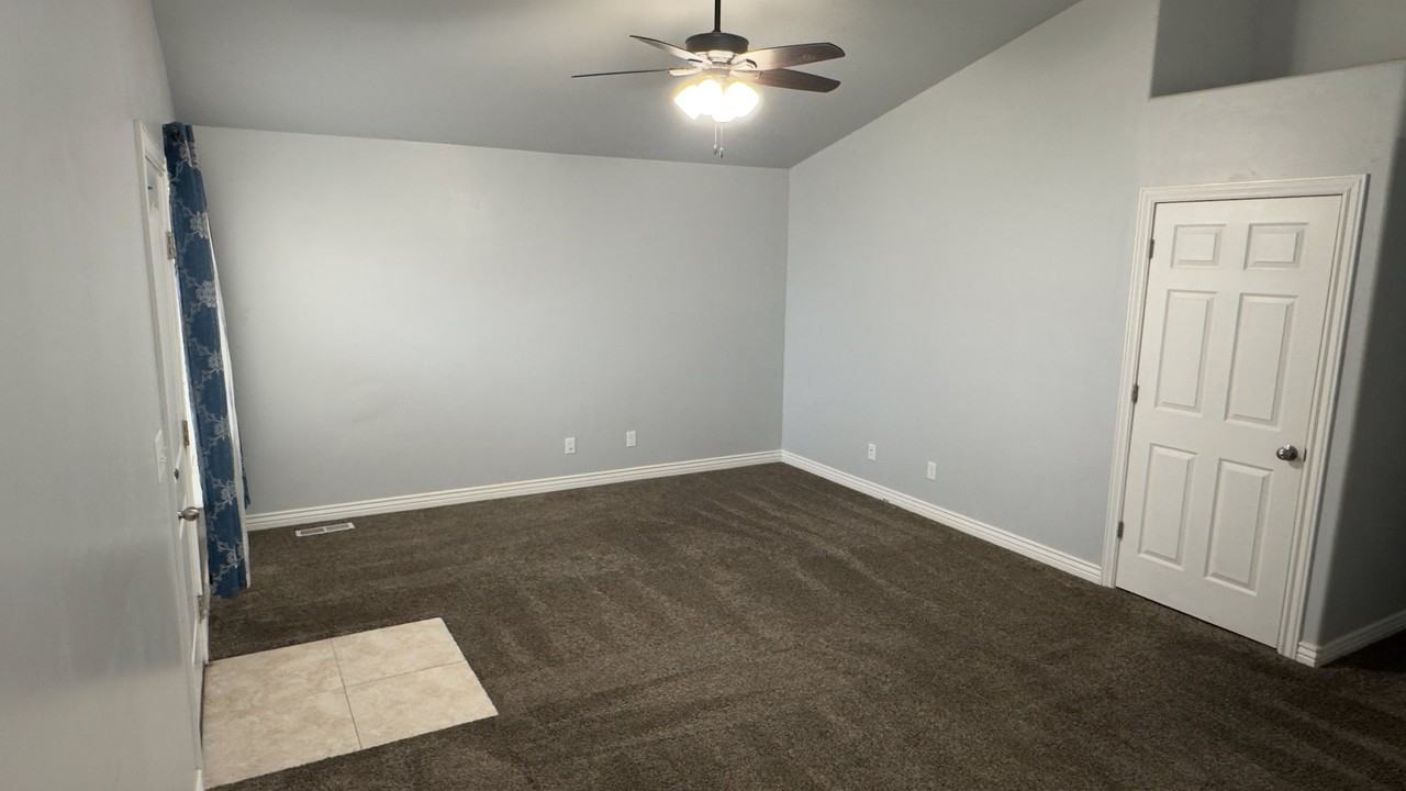 1704 E Tumwater Ln - Photo 4 of 35