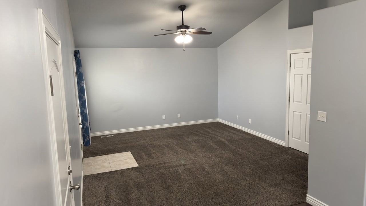1704 E Tumwater Ln - Photo 5 of 35