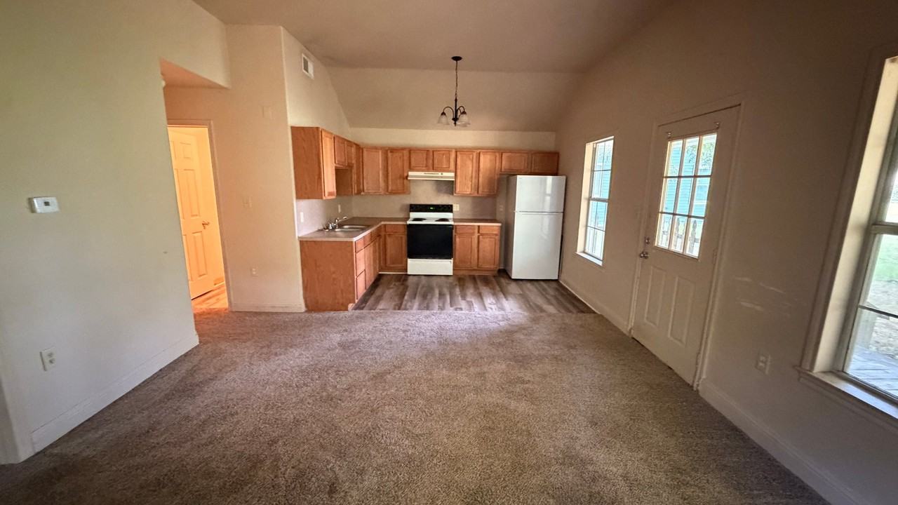 2707 S Chestnut St - Photo 4 of 8