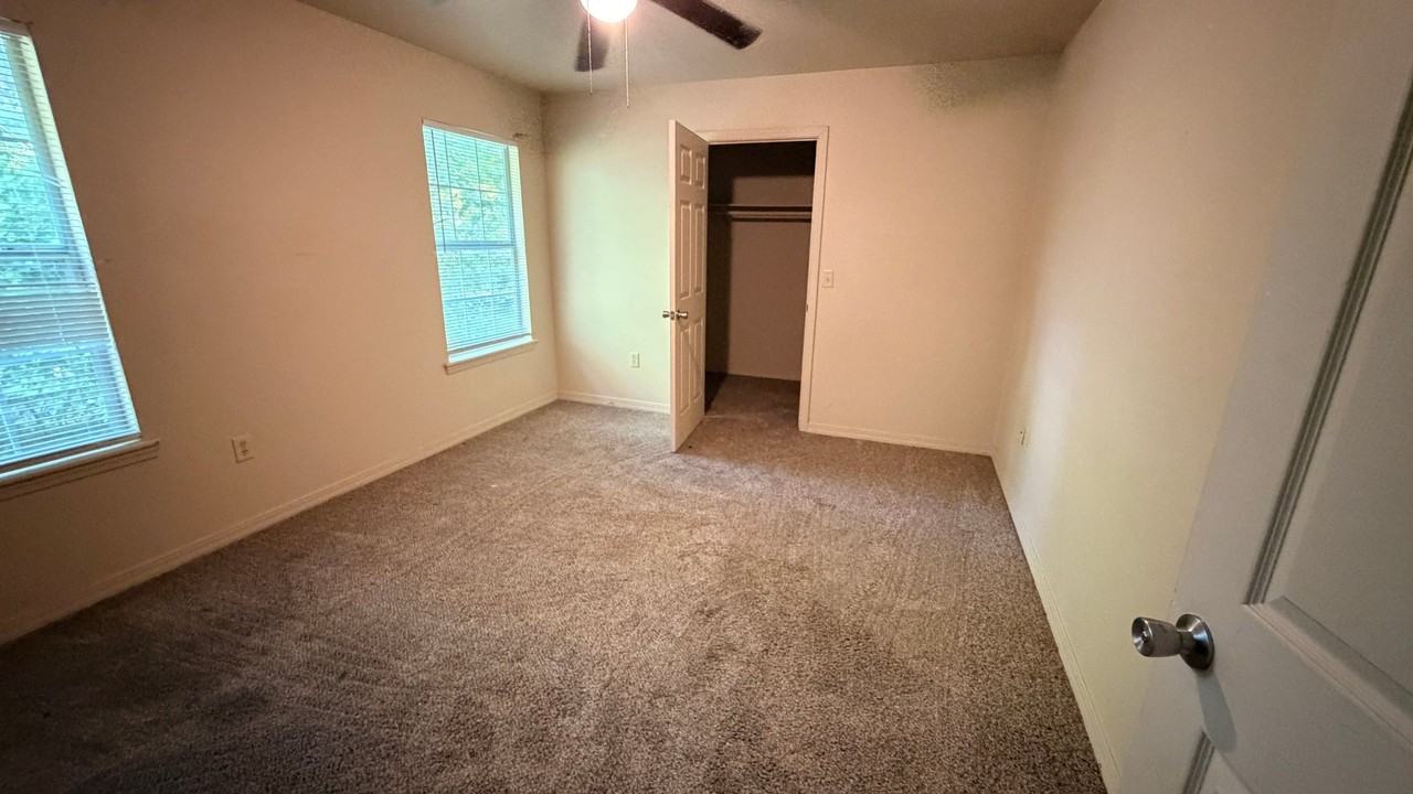 2707 S Chestnut St - Photo 5 of 8