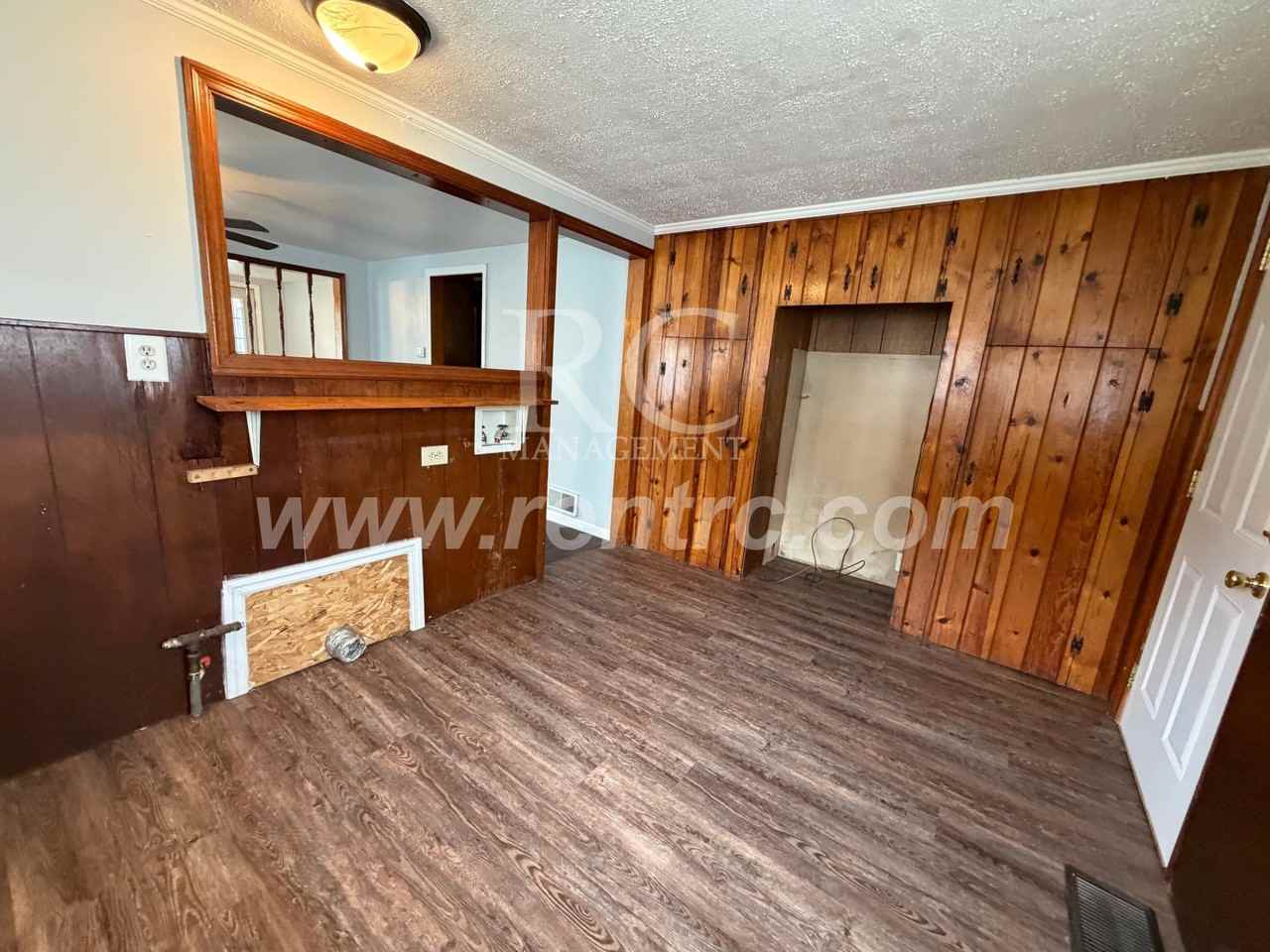 1218 Clarence St - Photo 3 of 15