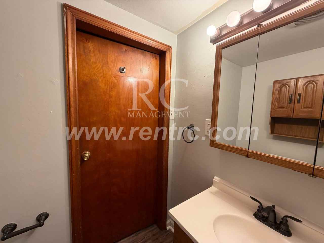 1218 Clarence St - Photo 5 of 15