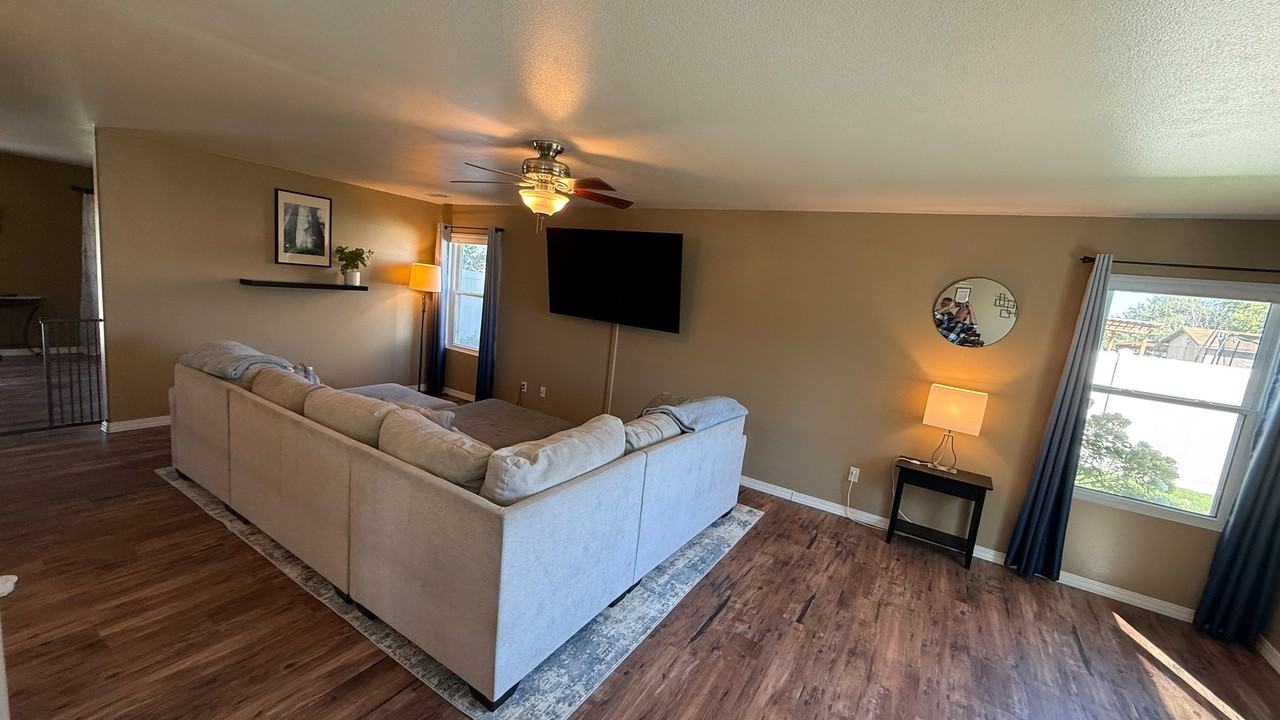 13887 S Blayde Dr - Photo 2 of 17