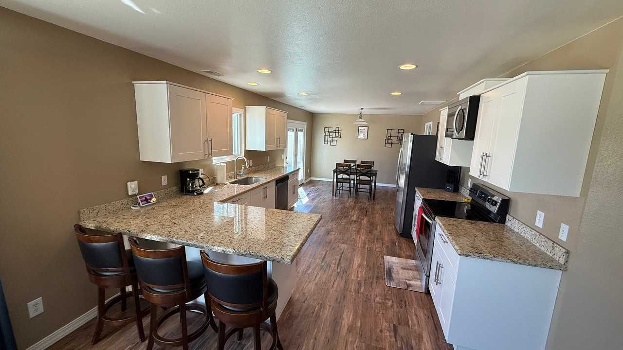 13887 S Blayde Dr - Photo 3 of 17