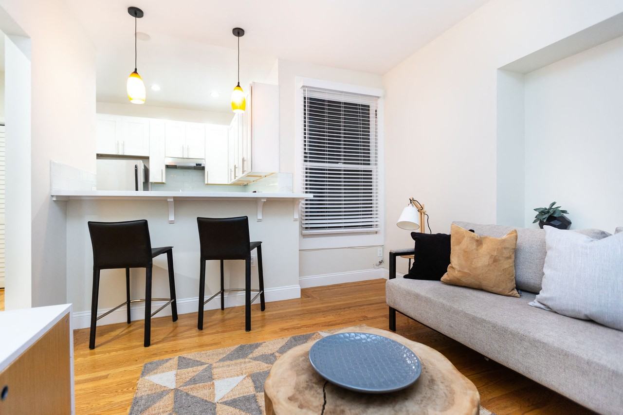 1424 Polk - Photo 7 of 23