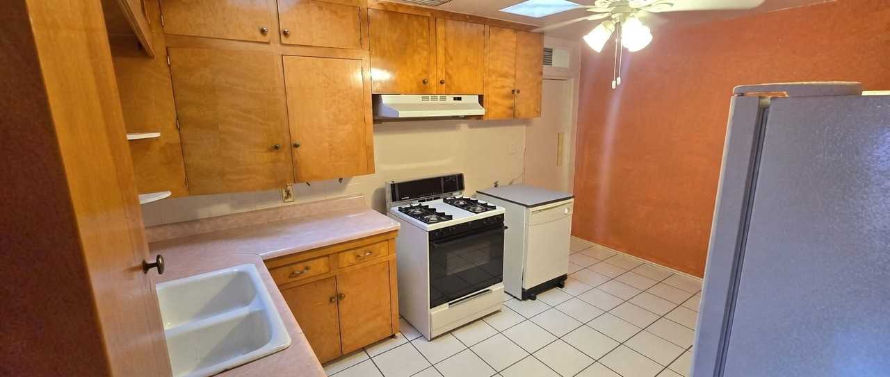 4701 Leeds Ave - Photo 2 of 12