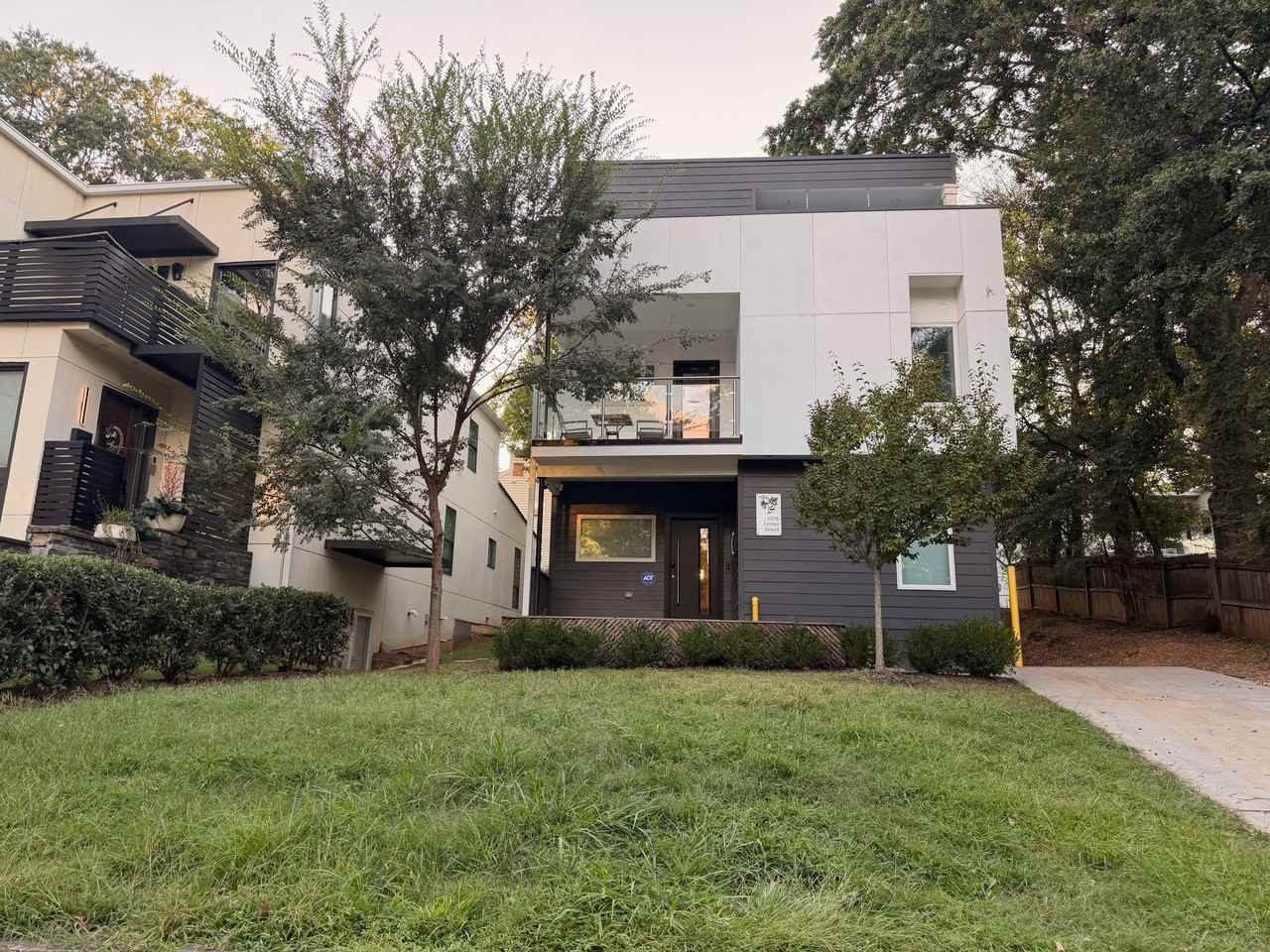 1076 Center St Nw