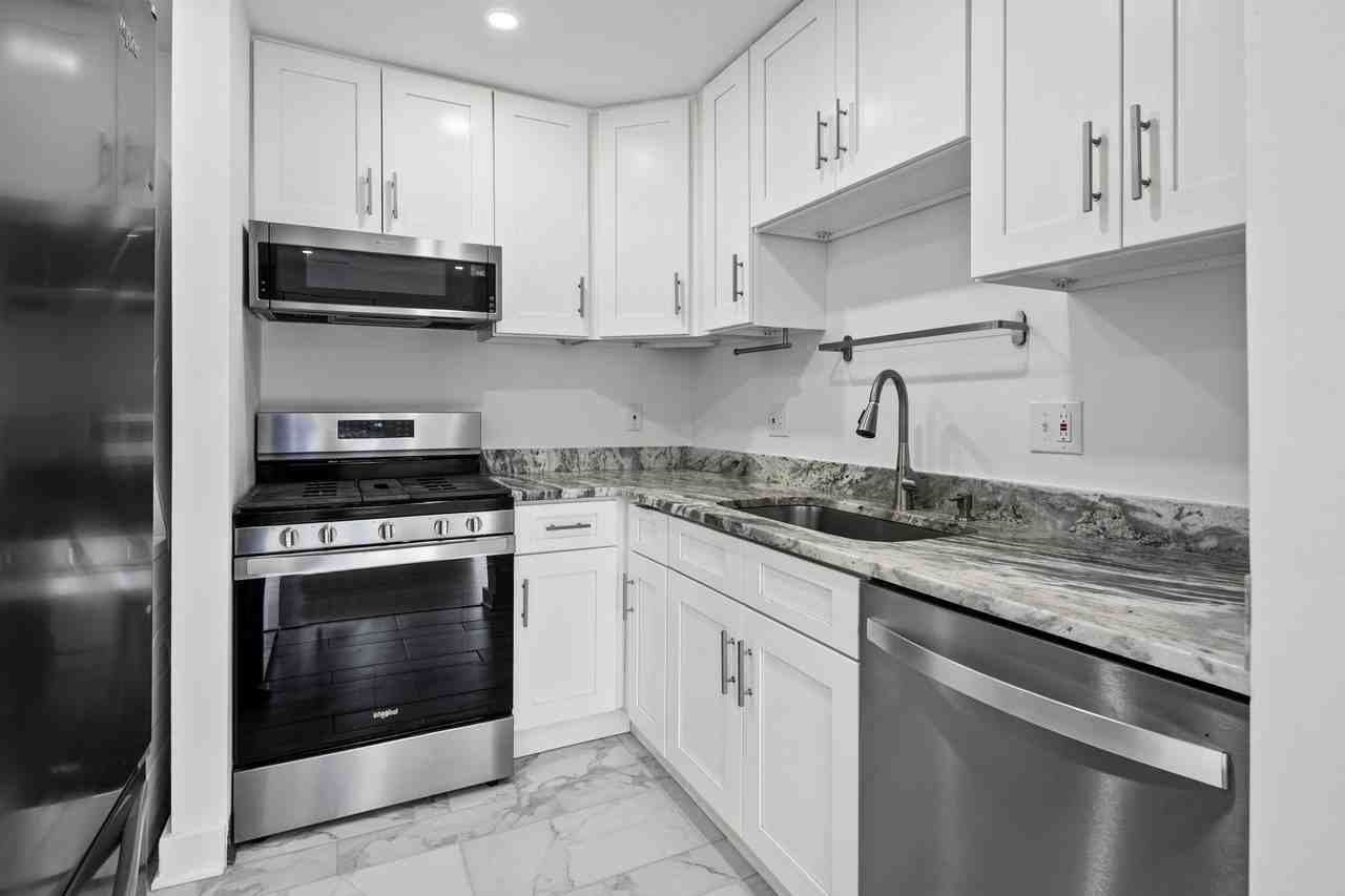 1707 Gainesville St Se #301 - Photo 7 of 13