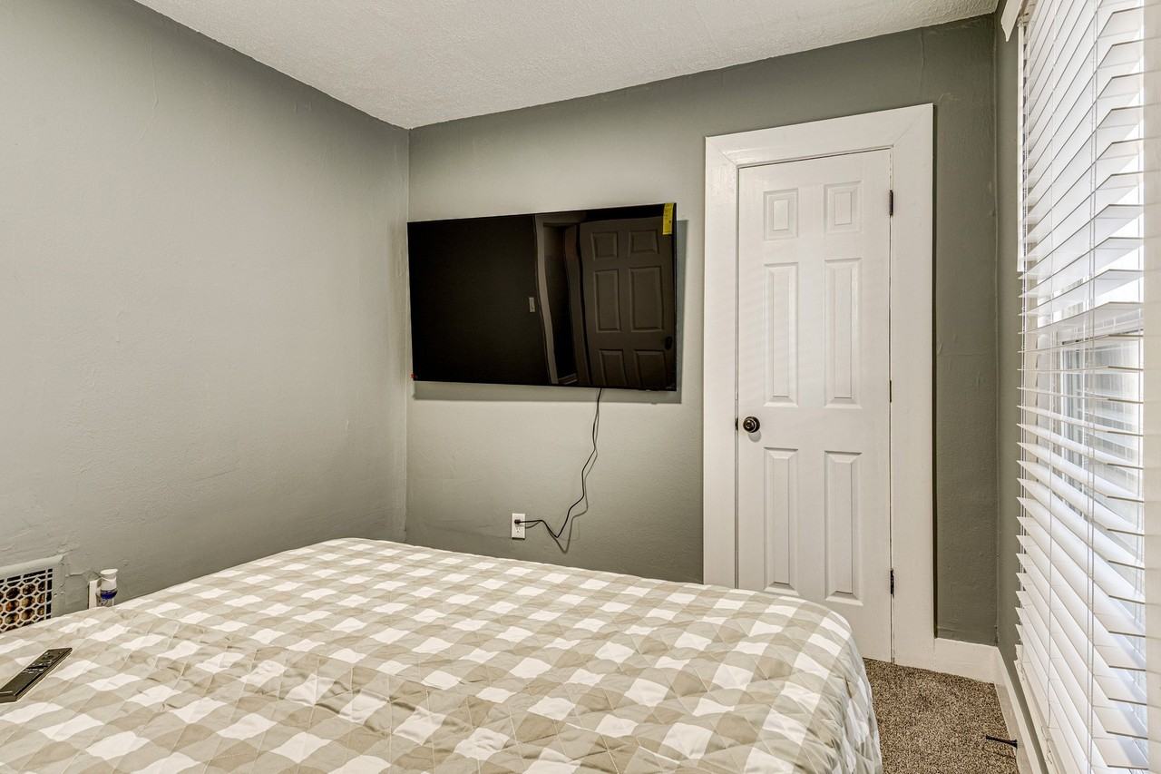 635 N Tacoma Ave - Photo 2 of 10
