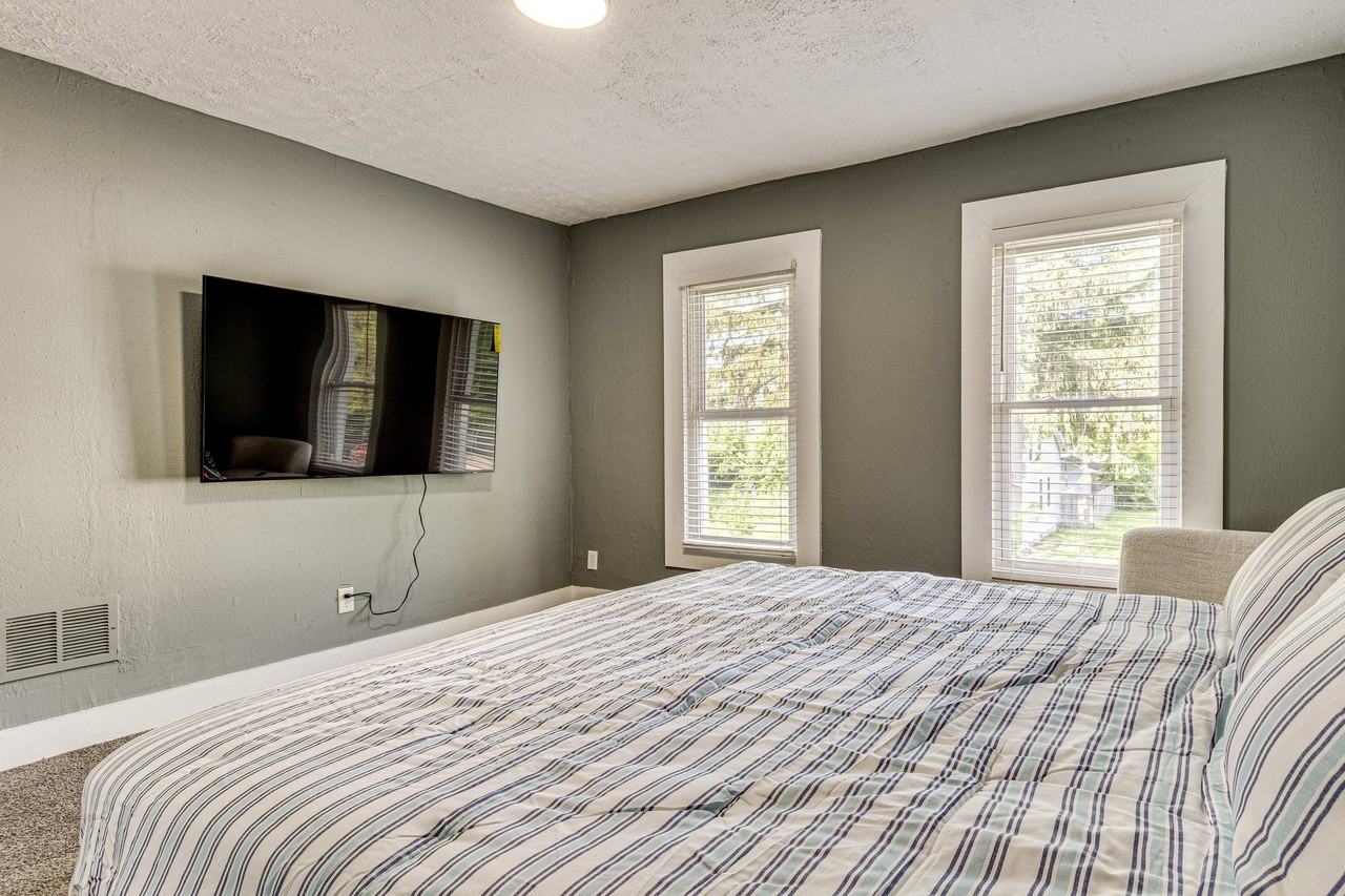 635 N Tacoma Ave - Photo 4 of 10