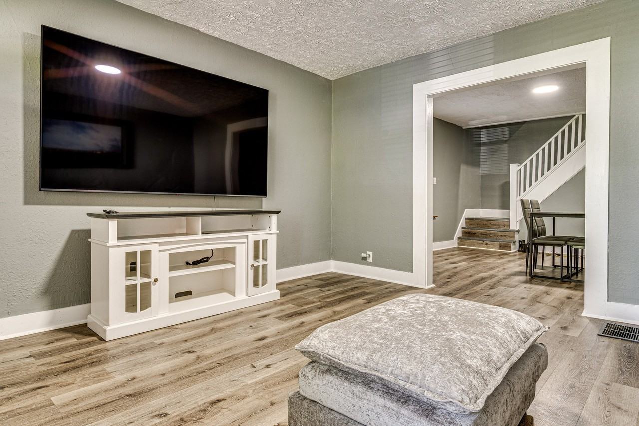 635 N Tacoma Ave - Photo 6 of 10
