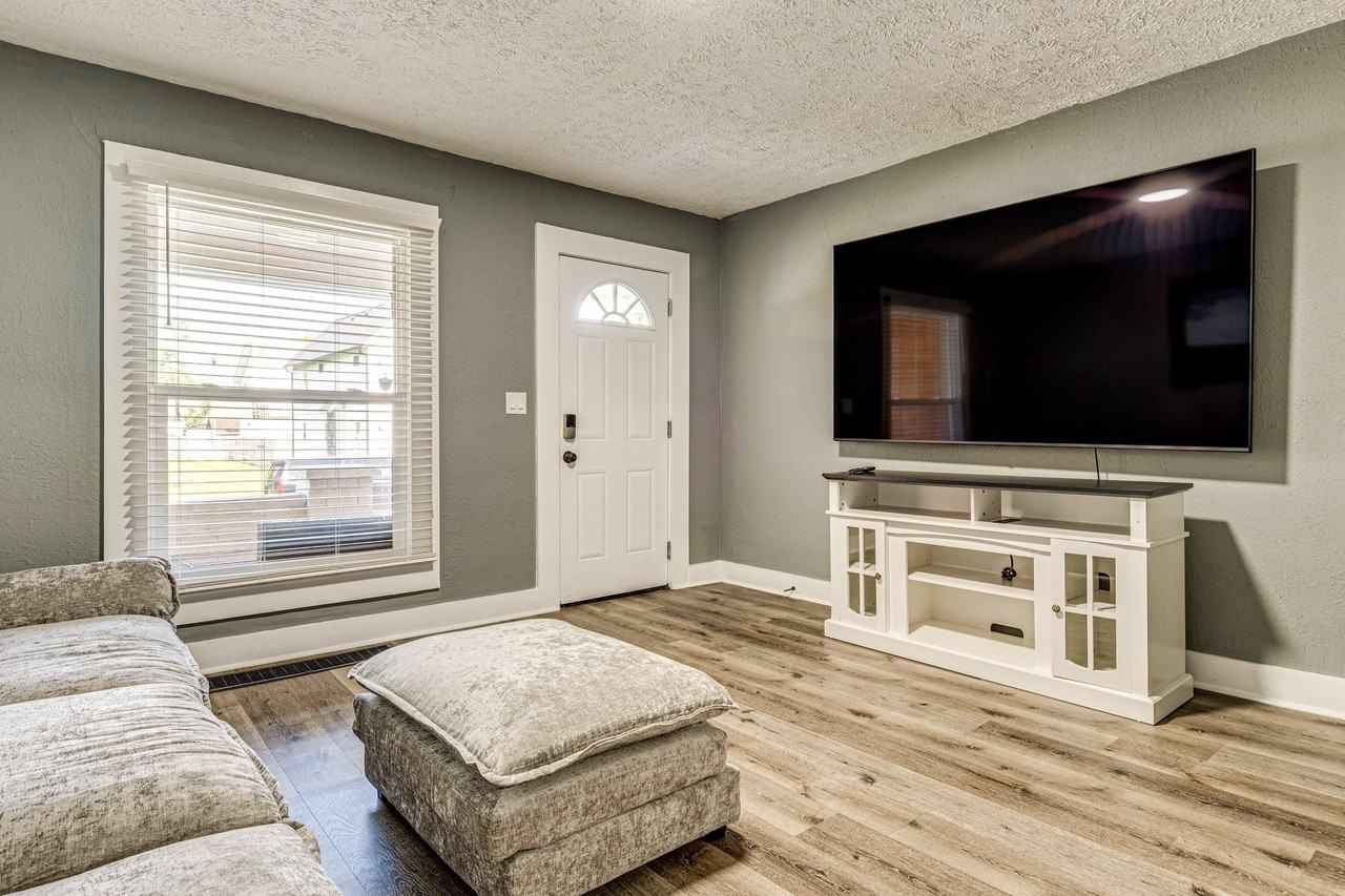 635 N Tacoma Ave - Photo 7 of 10