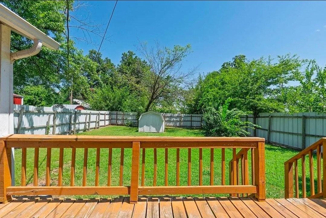 314 W Georgia St - Photo 2 of 7