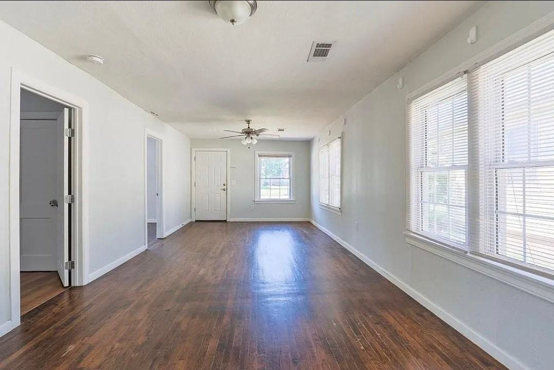 314 W Georgia St - Photo 3 of 7