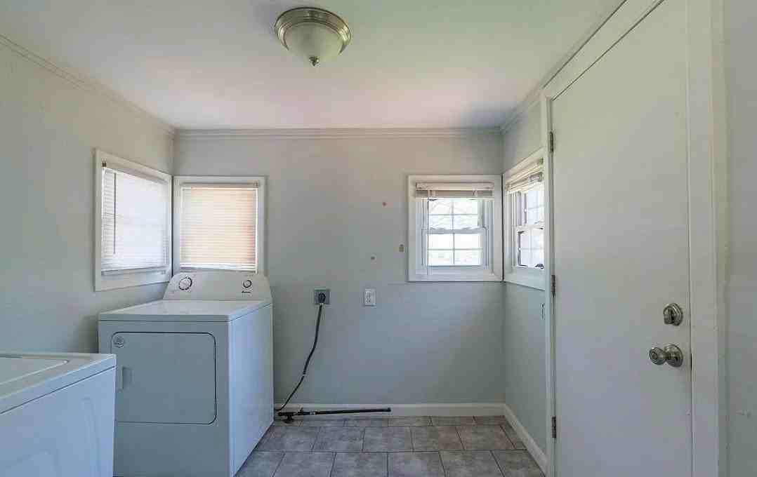 314 W Georgia St - Photo 5 of 7