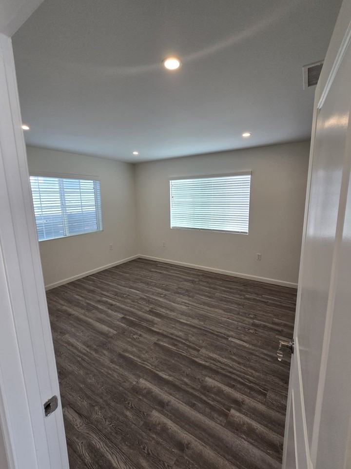 15417 Tuba St #2 - Photo 5 of 6