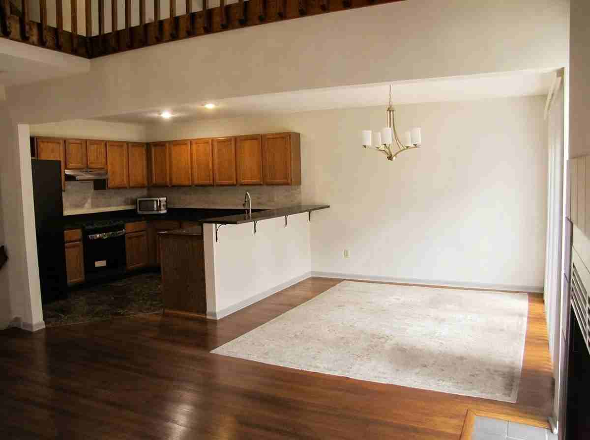 4627 Genessee St Apt B - Photo 4 of 20