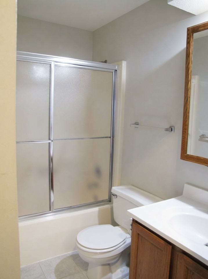 4627 Genessee St Apt B - Photo 7 of 20