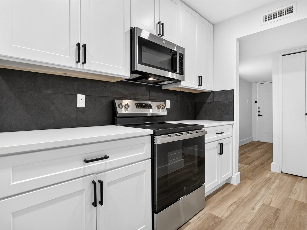 9005 Millwood Dr - Photo 3 of 19