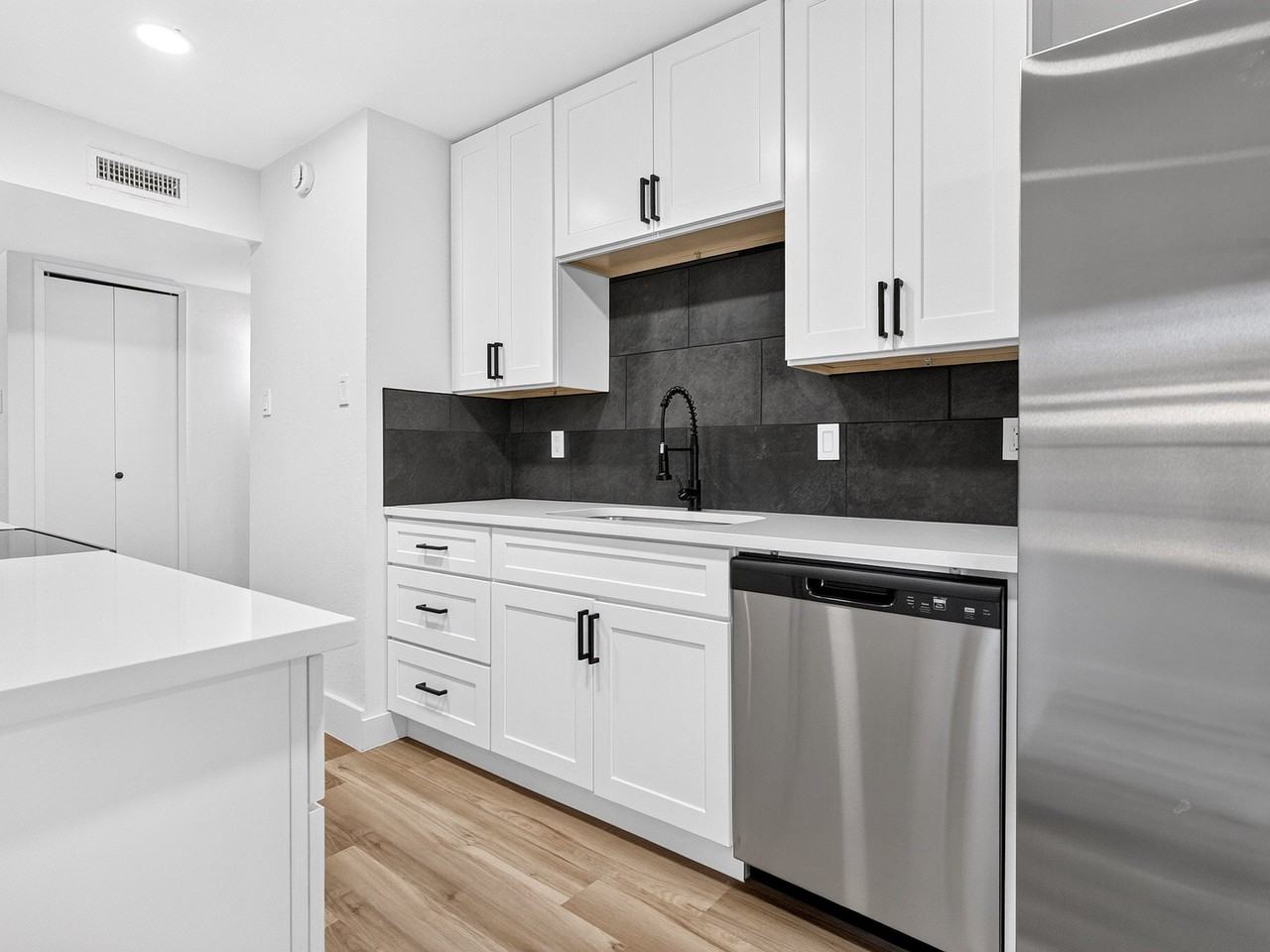 9005 Millwood Dr - Photo 4 of 19