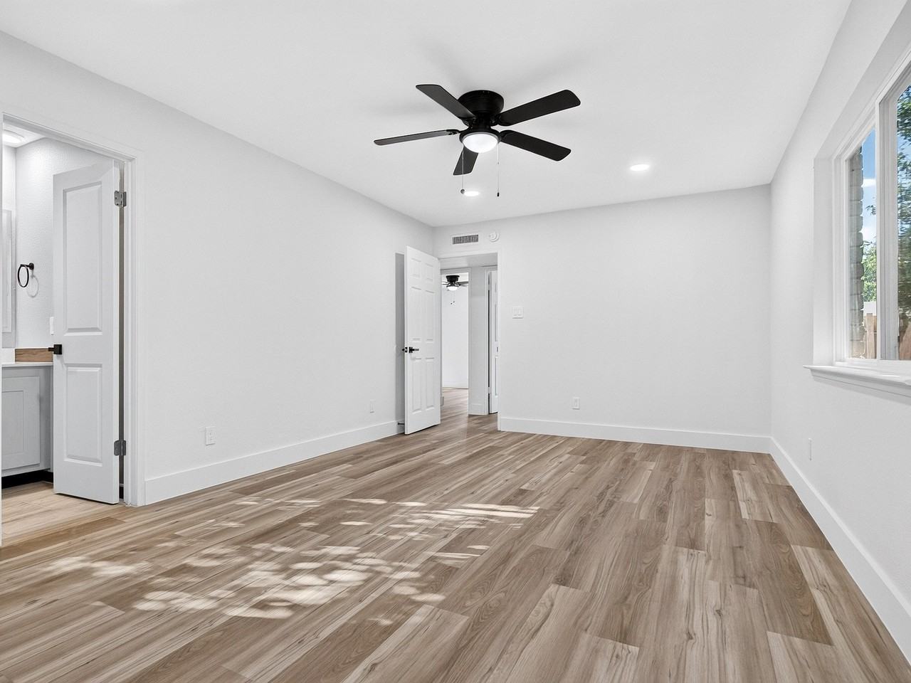 9005 Millwood Dr - Photo 7 of 19