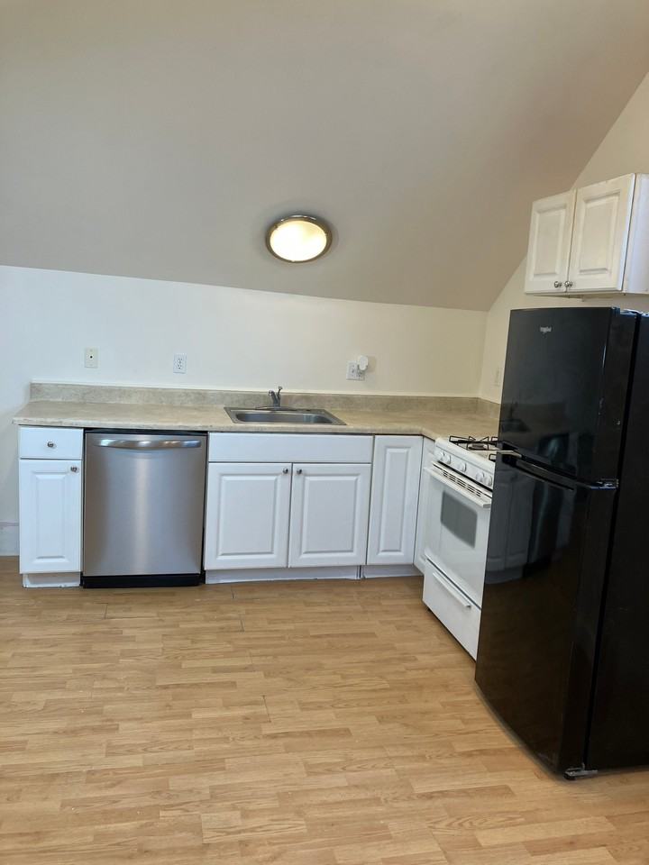 35 Noble St #2 - Photo 2 of 12