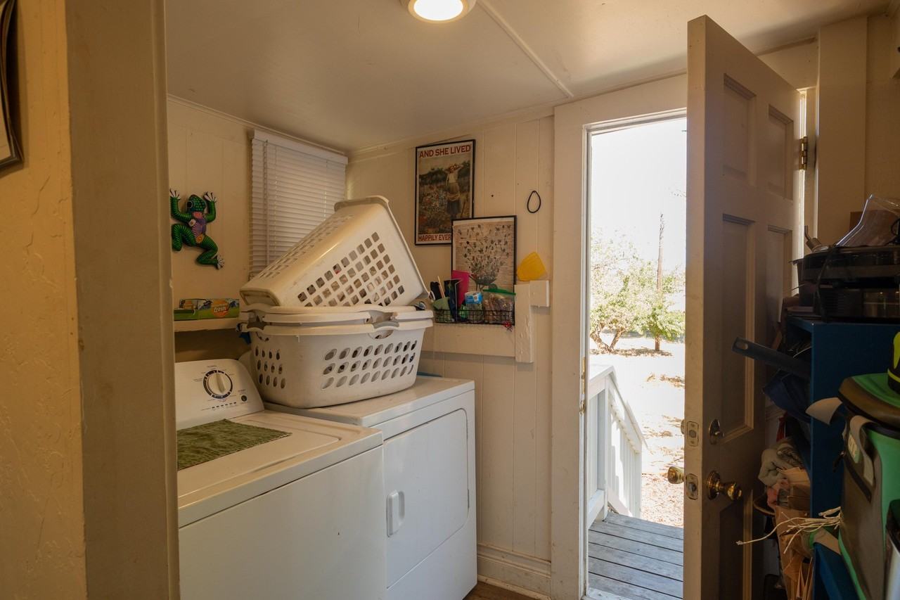 11695 Foothill Ave - Photo 3 of 5