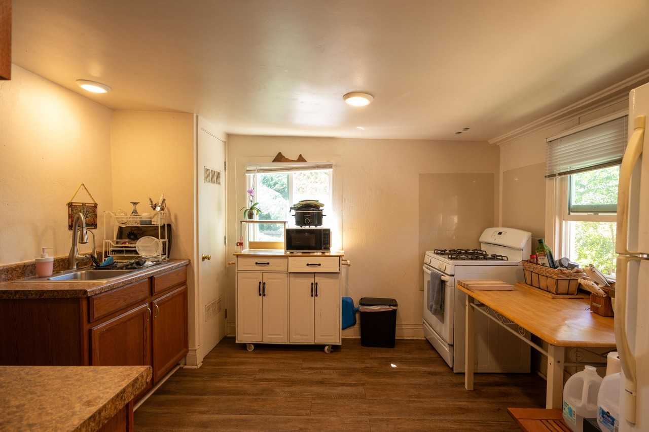 11695 Foothill Ave - Photo 4 of 5