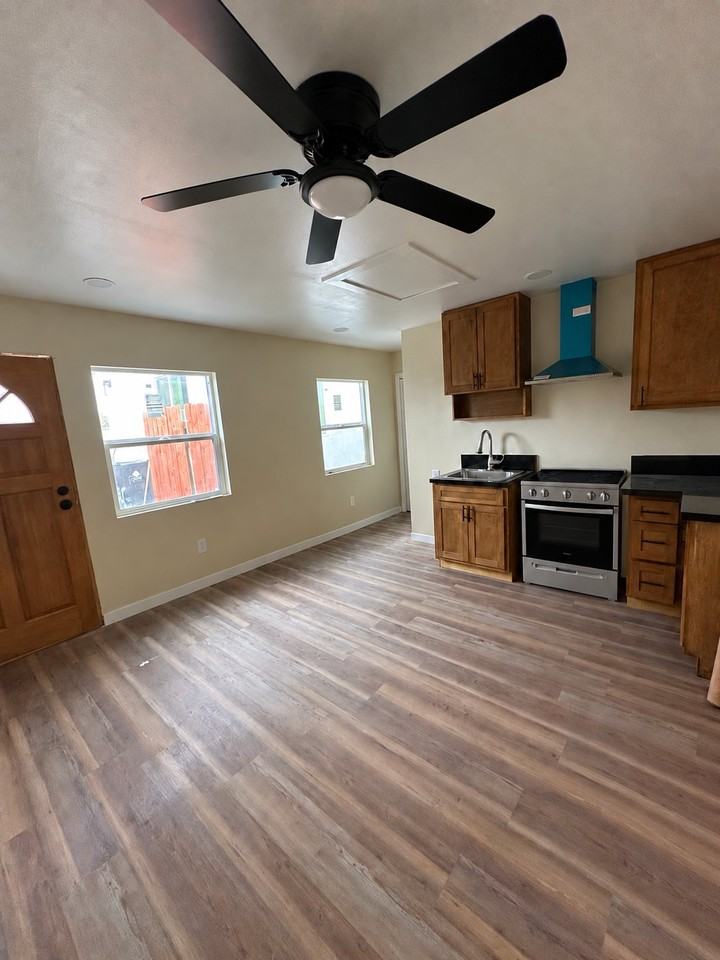 1136 1/2 W 73rd St - Photo 3 of 8