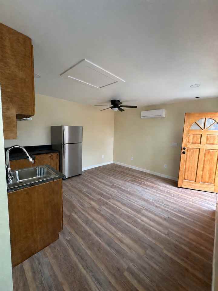 1136 1/2 W 73rd St - Photo 4 of 8