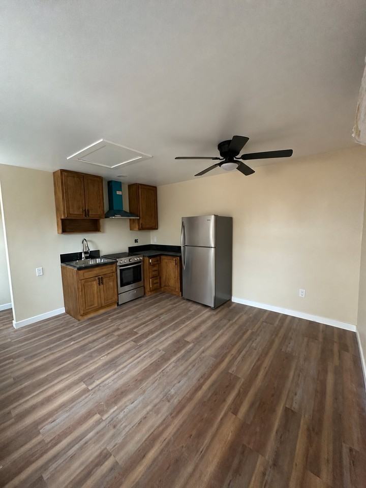 1136 1/2 W 73rd St - Photo 6 of 8