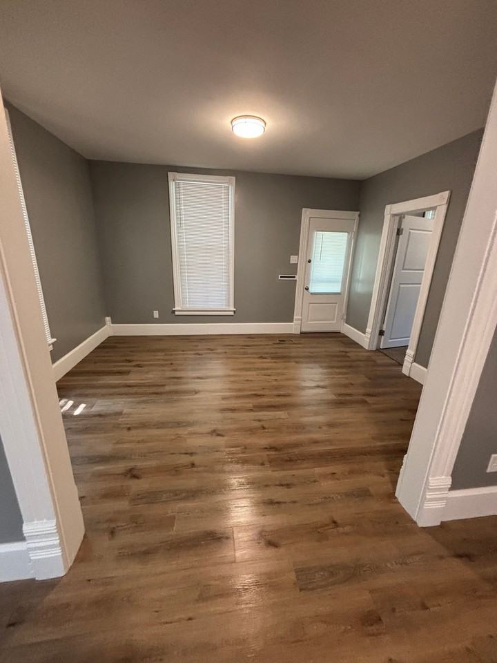 328 S Market St - Photo 2 of 15