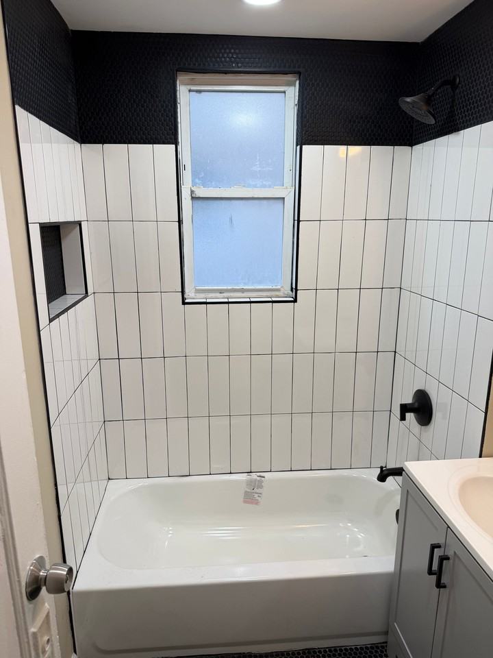 1576 Leslie St #1R - Photo 3 of 12