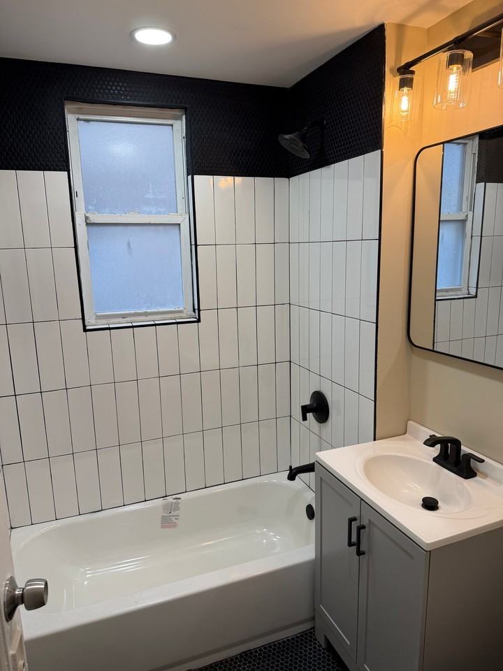1576 Leslie St #1R - Photo 4 of 12